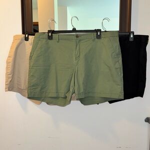 MAKE OFFER!! Old Navy Women's Shorts - Green, Black, and Tan